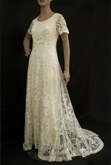 Midtolate Edwardian wedding gown